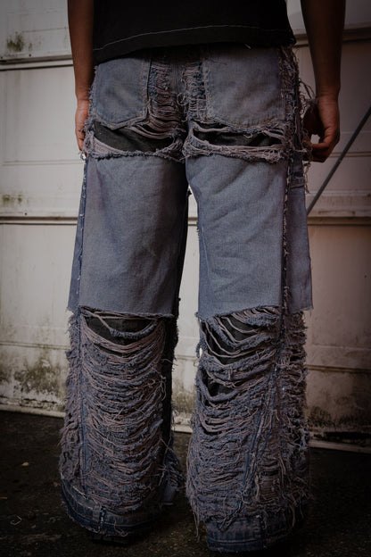 DISTRESSED JEANS