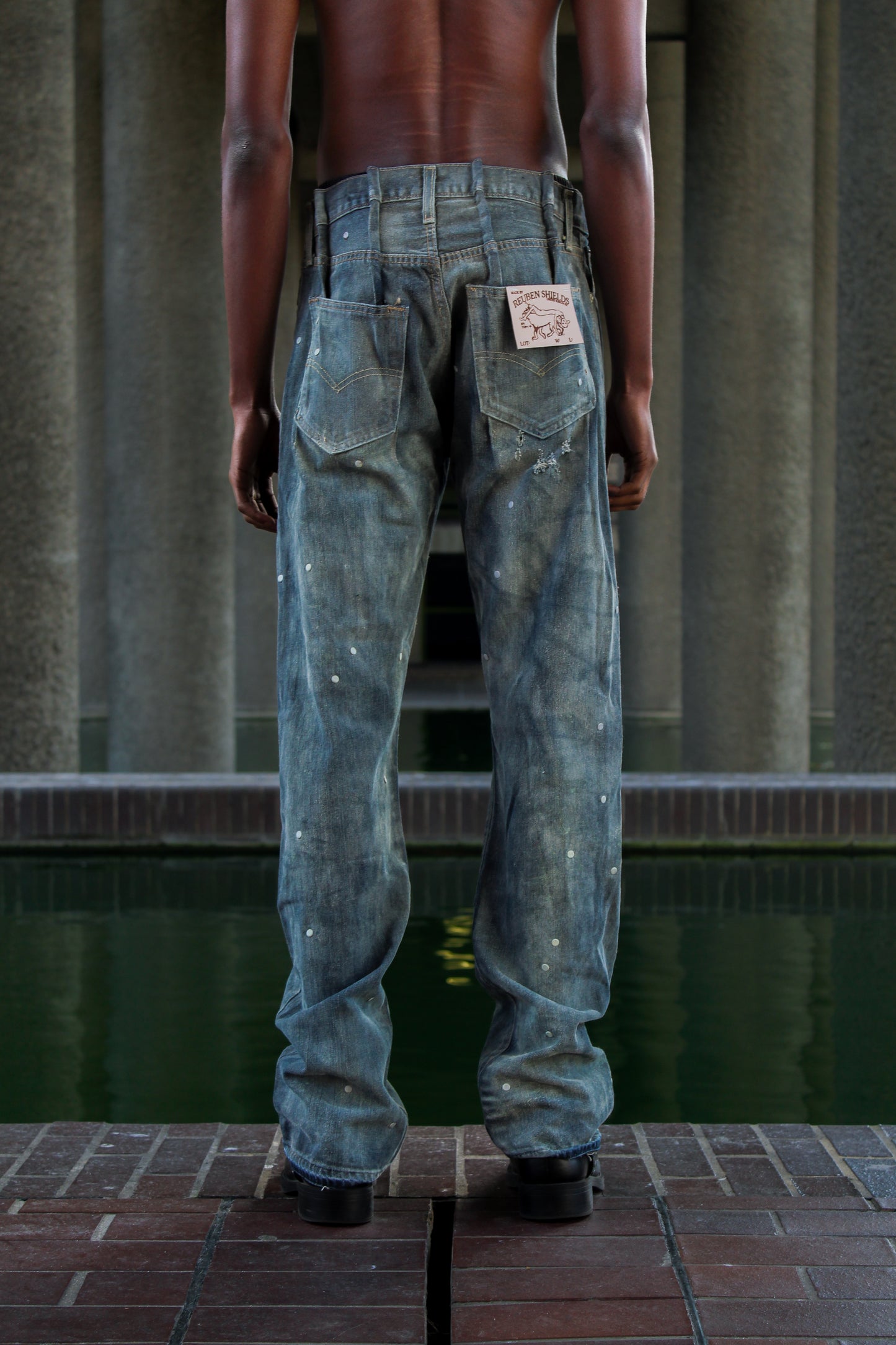 DUST COATED RIVET JEANS